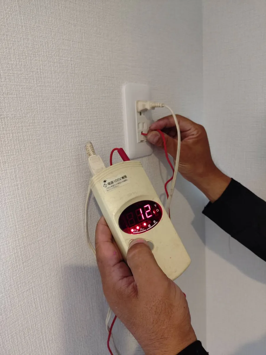 コンセントの極性・電圧チェック